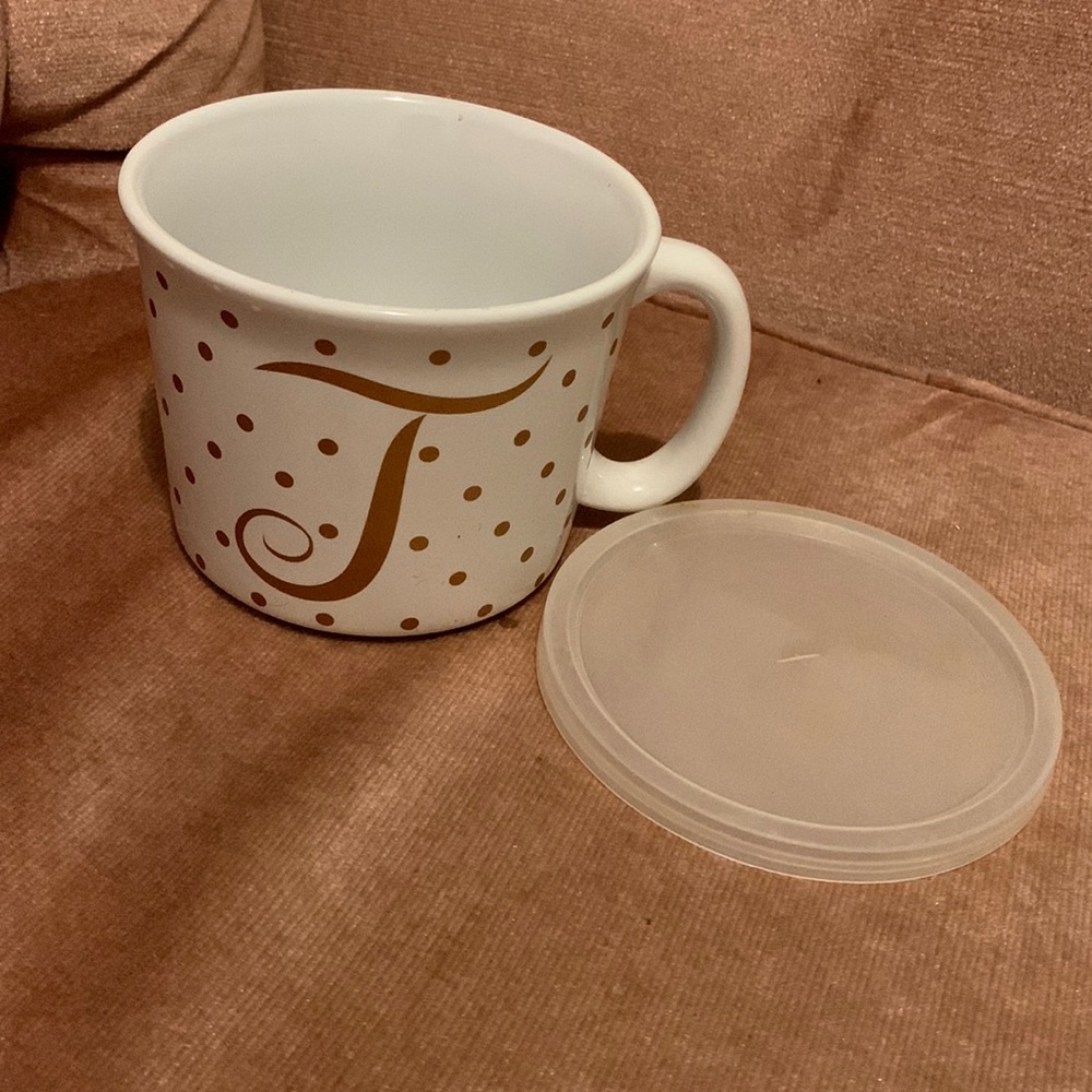 Large travel mug with lid